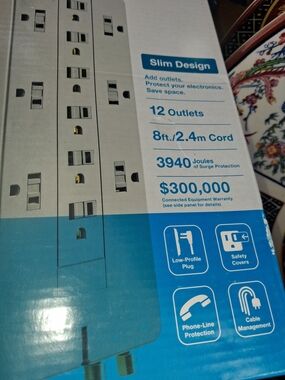 Belkin BE112230-08 12-Outlet Surge Protector with 8 Foot Cord MW00E2